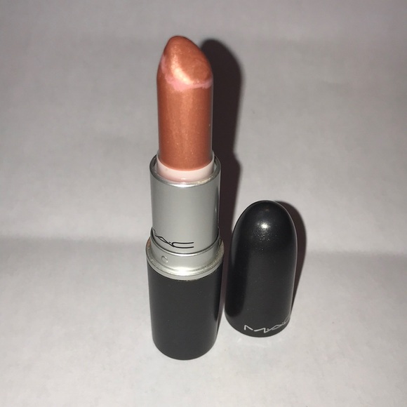 mac jist lipstick